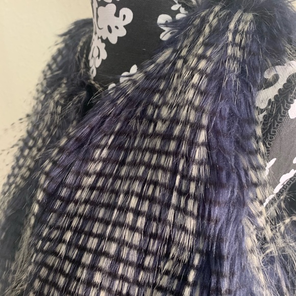 SOLD Worn Once - Faux Fur / Feather Vest - Picture 2 of 7